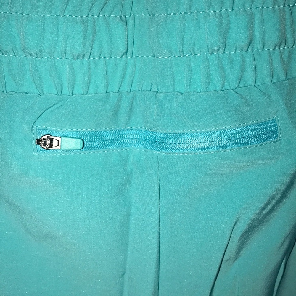 Fabletics shorts size XL - Picture 3 of 6